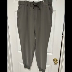 NWOT Lululemon Women's Cropped Capri Leggings Grey Size 12 CA35801 RN 106259